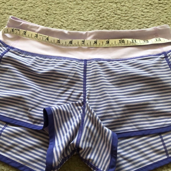 Lululemon shorts size 4 - Picture 5 of 7